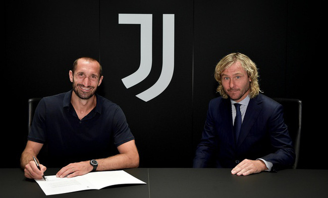 Chiellini ký hợp đồng mới với Juventus